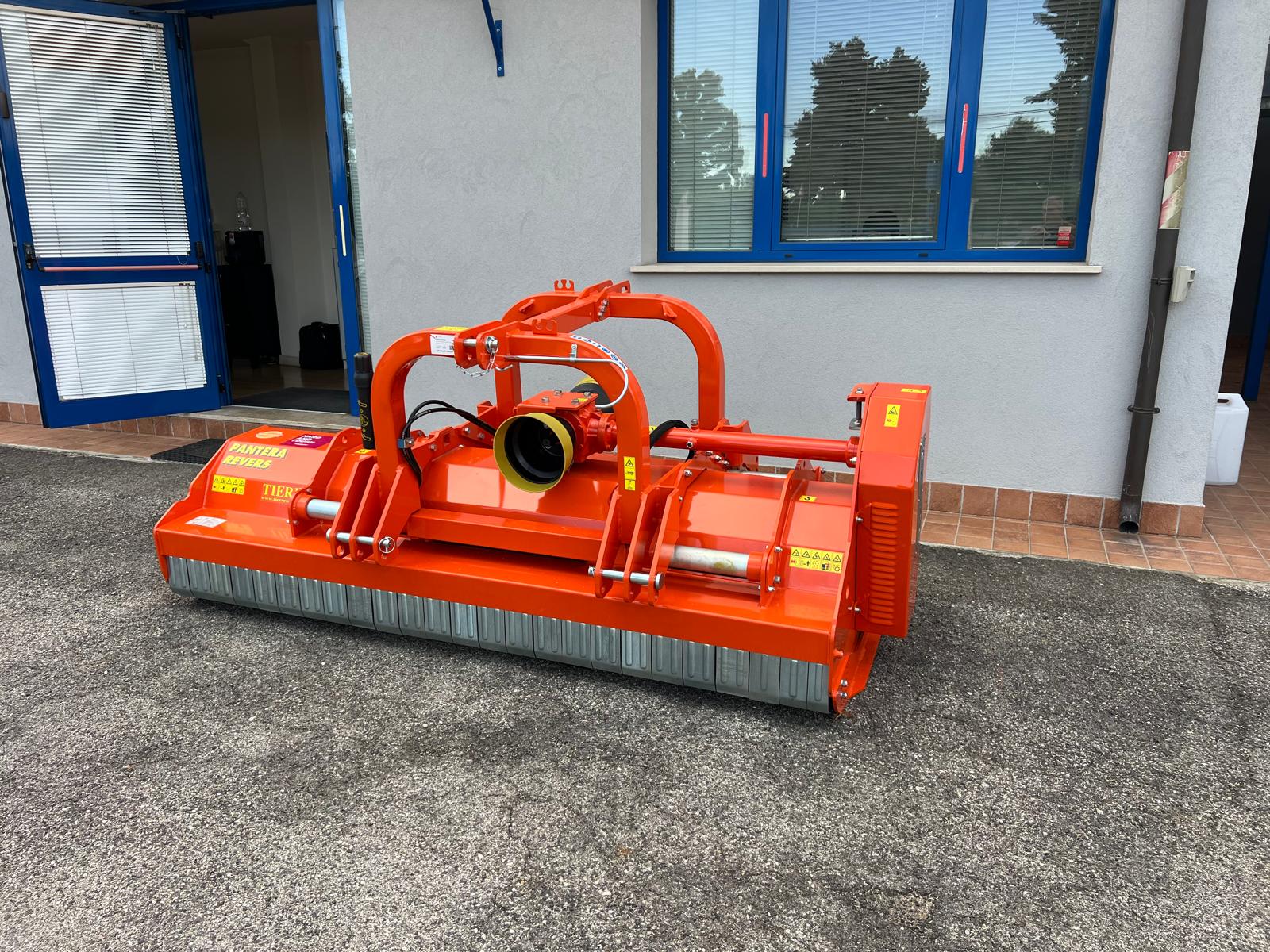 TRINCIA TIERRE PANTERA 250